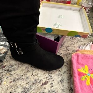 Girls size 5boots